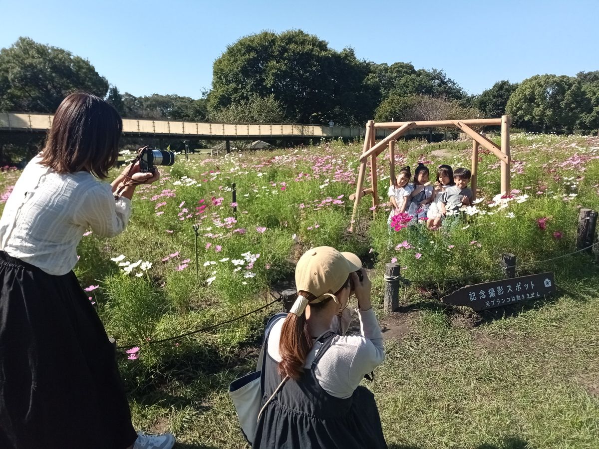 撮影を楽しむ来園者の様子（写真提供：138タワーパーク）