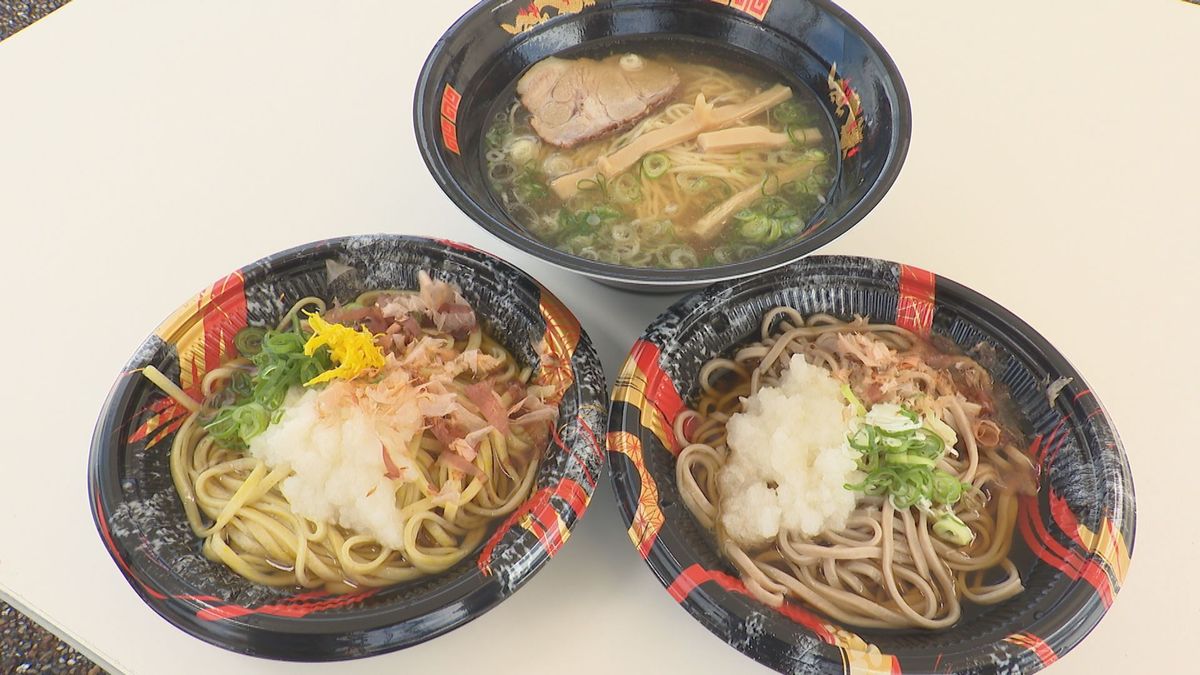 「たけふ菊人形」に合わせて「菊」を練り込んだ六麦麺が登場 観光客に好評 売れ行き上々