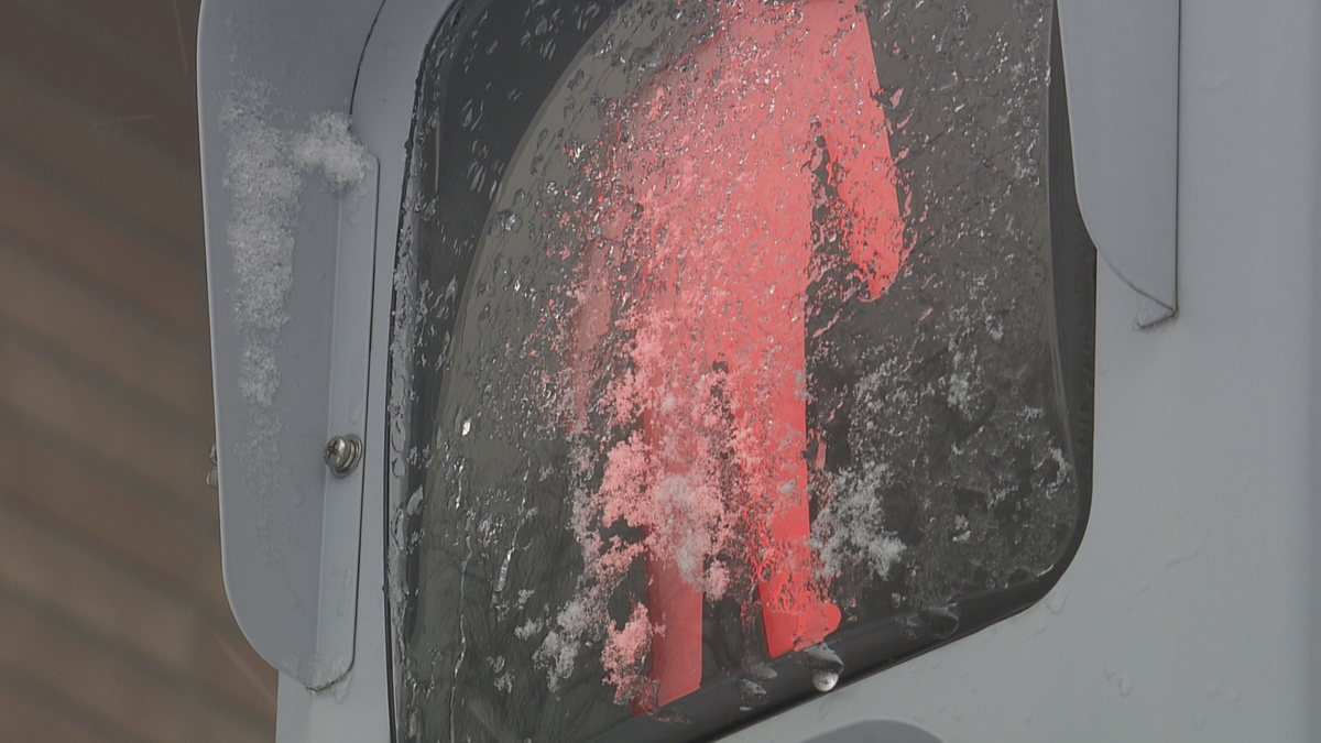 「覚悟決めてやっています」青森再び大雪で積雪120センチに迫る　交通にも乱れ運休や欠航相次ぐ