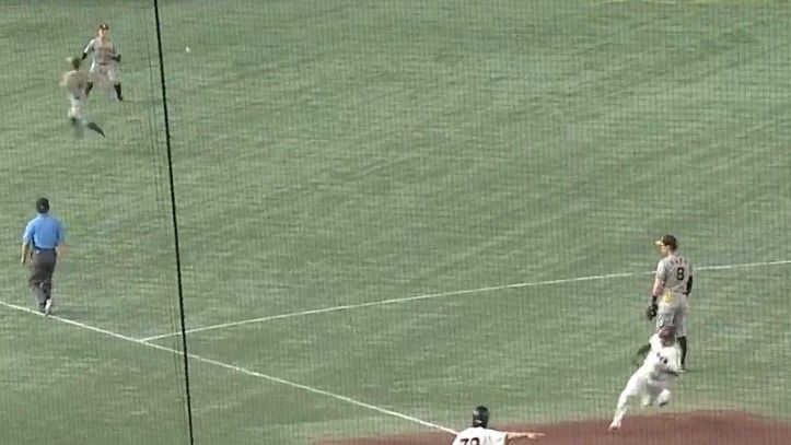 ボールが落ちたときには3塁を回るところだった巨人の吉川尚輝選手(画像:日テレジータス)