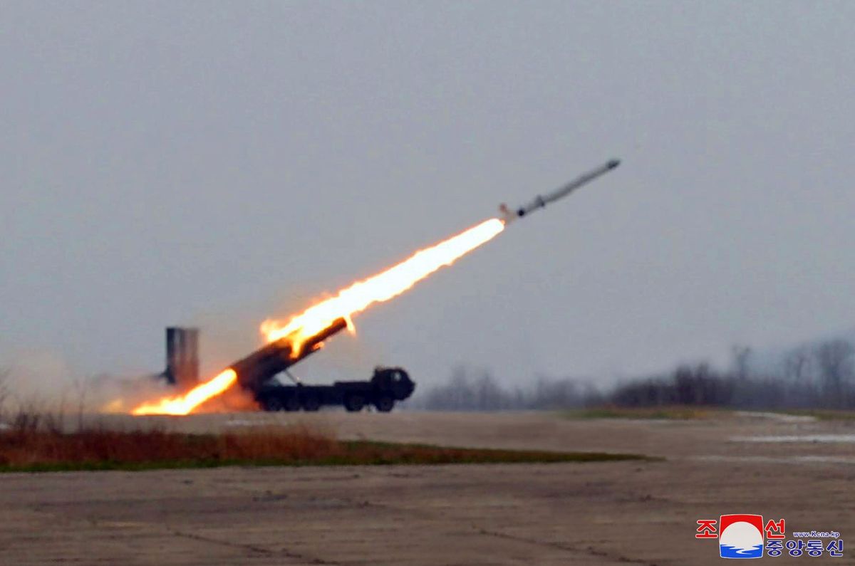 北朝鮮が戦略巡航ミサイルの試験発射、弾頭威力を確認　ミサイル総局が明らかに