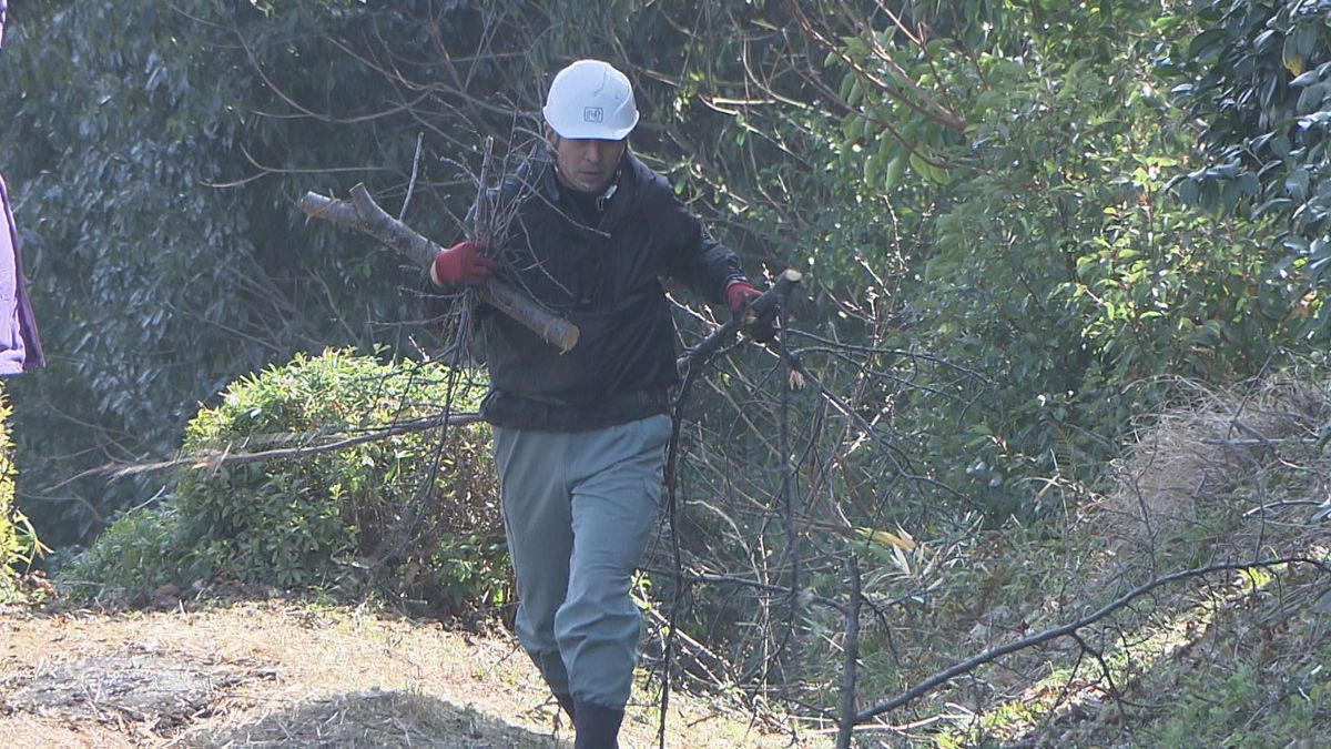 土砂崩れから7か月 松山城周辺で樹木の伐採作業始まるも…再発防止策進まず住民は不安