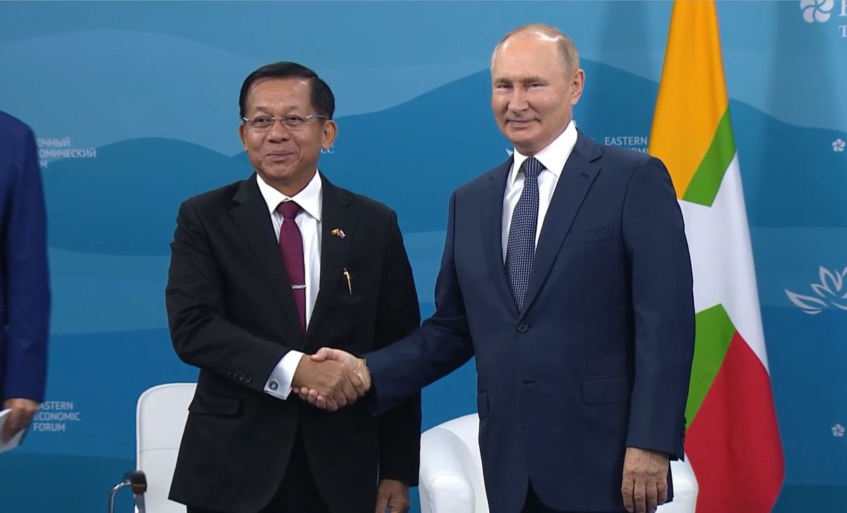 左：ミャンマー軍のミン・アウン・フライン総司令官　右：ロシアのプーチン大統領　（ロシア大統領府）