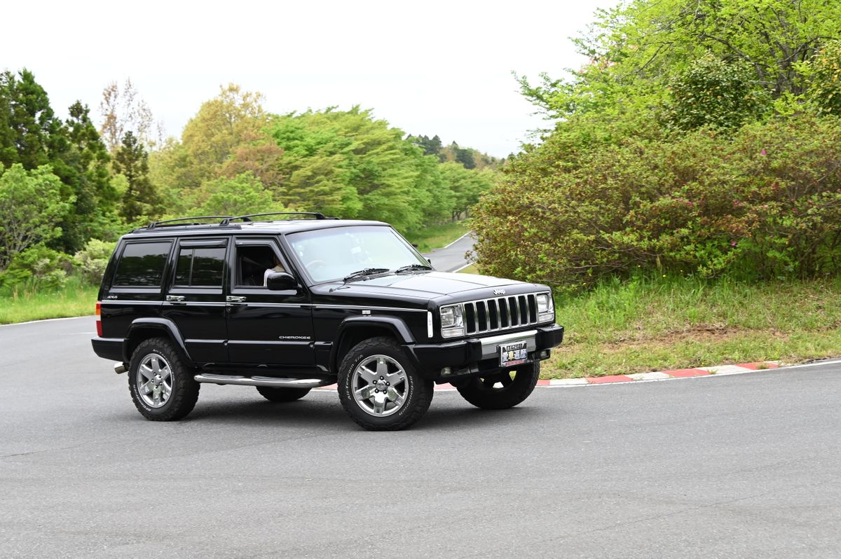 アウトドア好きな両親のために購入した2台目の愛車『ジープ チェロキー』