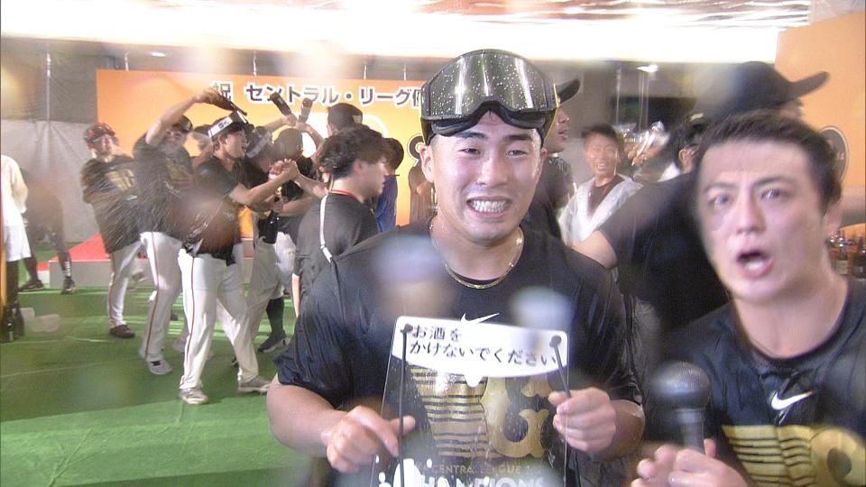 【巨人】4年ぶり39回目のリーグ優勝　勝利の美酒をかみ締める選手たち　阿部監督「明日からまたスイッチ入れてやります」