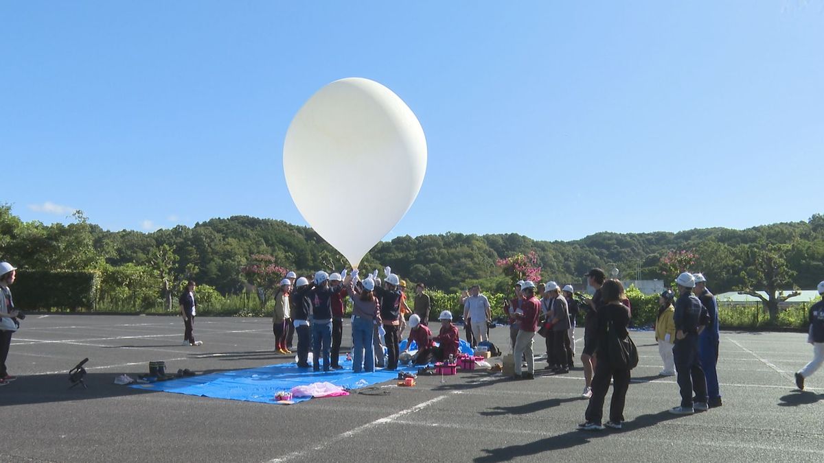 小型ロケット乗せた気球を成層圏へ！宇宙目指す学生たちが愛南町で実験