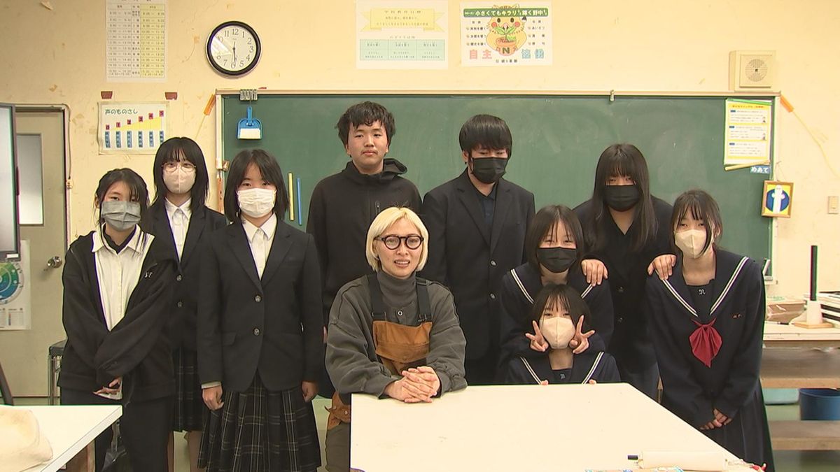 学校の枠を超え、デジタルアートの力で町を変える　全校生徒40人の中学校に「令和の美術部」誕生　大分