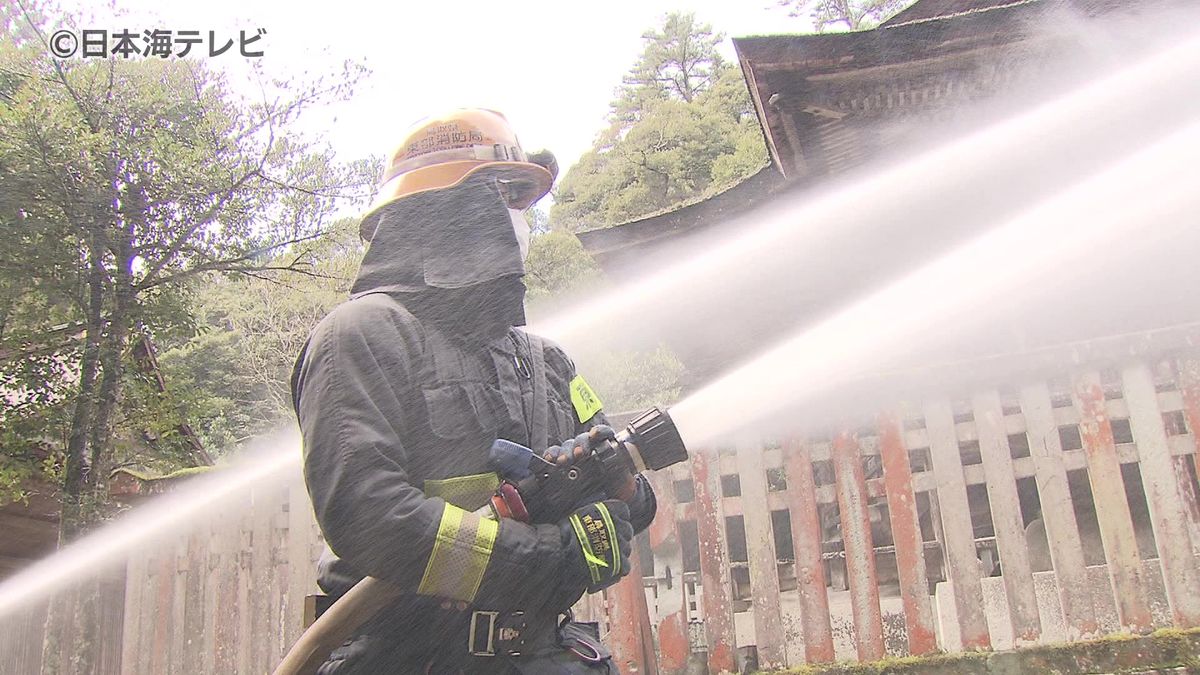 ”たばこの不始末”による火災想定　「文化財防火デー」鳥取東照宮で消防訓練　鳥取県鳥取市