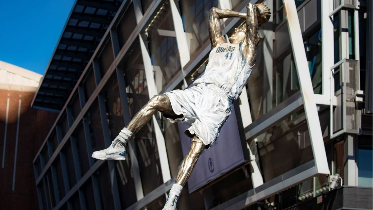 元NBAダーク・ノビツキーの“片足フェイダウェイ”銅像が完成 レブロン・ジェームズも絶賛「史上最も偉大な国際的プレーヤー」