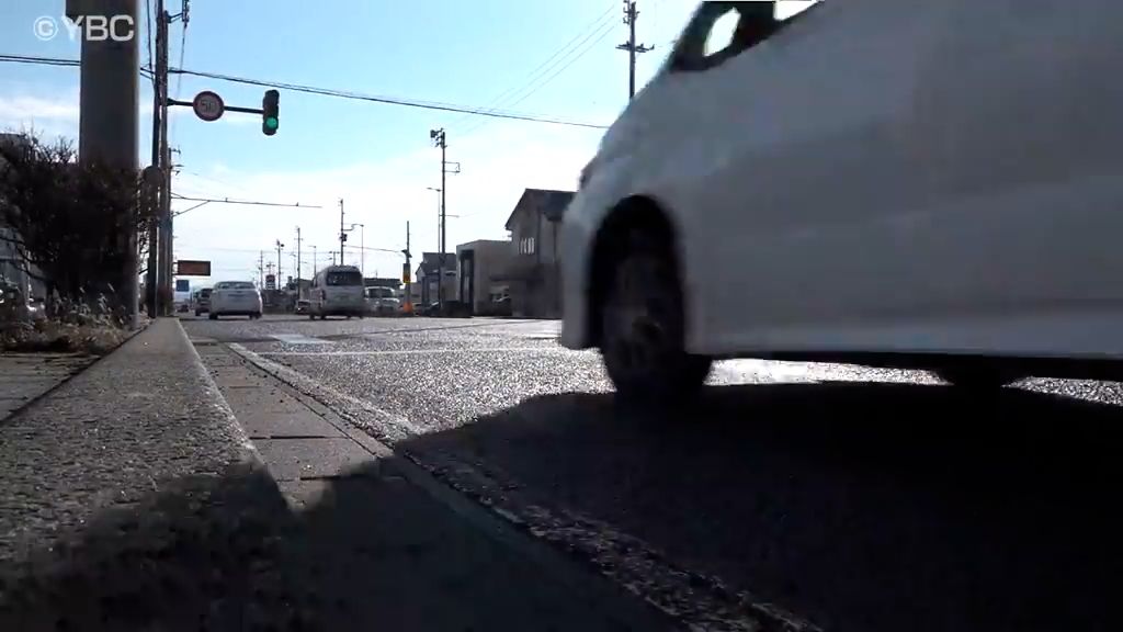 酒田市で道路を横断していた74歳の女性が乗用車にはねられ死亡