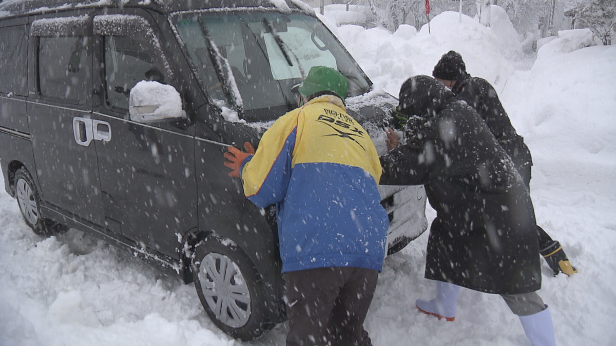 “街埋もれる”豪雪が生活圧迫　青森市では市営バスが立ち往生も…　今後の雪は？