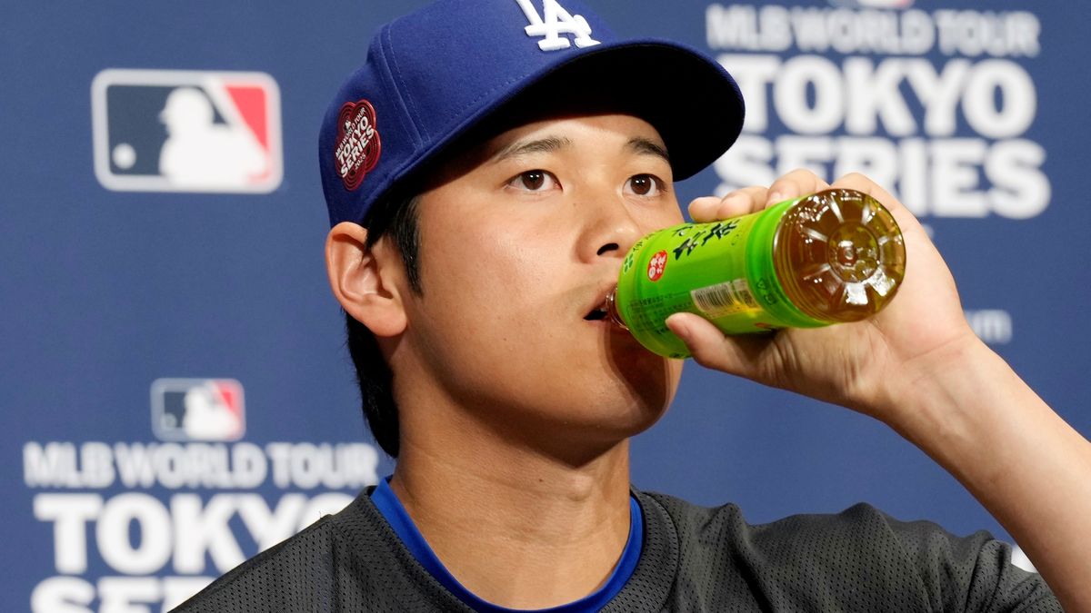 大谷翔平が会見でお茶飲むだけでSNSが賑わう「これ以上ない宣伝効果だね」