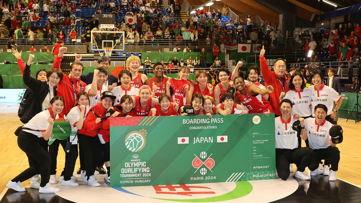 パリ五輪出場を決めたバスケットボール女子日本代表(写真：加藤誠夫/アフロ)