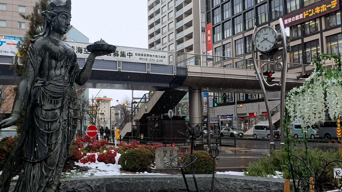 冬型の気圧配置の13日　昼すぎから強い寒気流れ込む予想　北部中心に警報級の大雪に【長野】