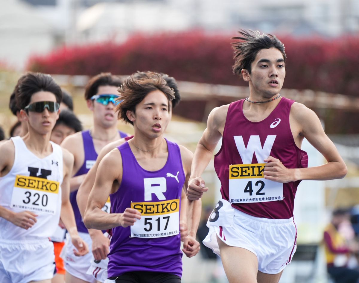男子1500mで先頭を走る吉倉ナヤブ直希選手