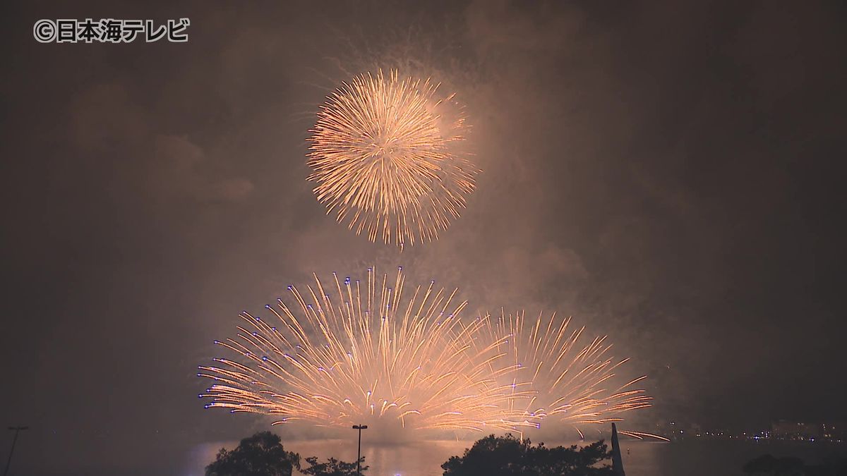 花火の打ち上げ過去最多　夏の風物詩・松江水郷祭始まる　多くの人でにぎわう　島根県