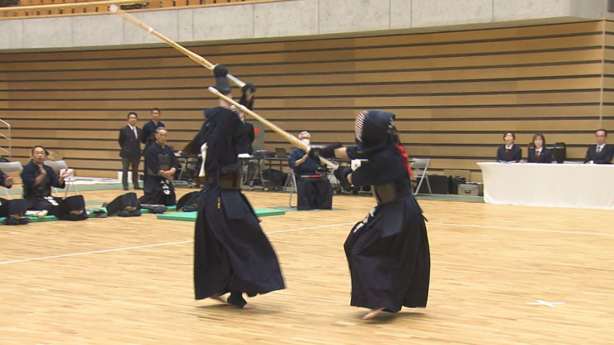 精鋭22人激突 西軍が勝利 県下東西対抗剣道大会 山梨県