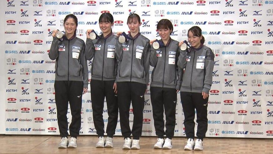 卓球世界選手権で銀メダルに輝いた女子日本代表の団体メンバー