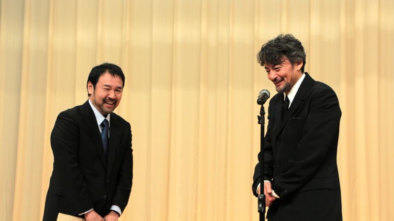 （左から）安田淳一監督、山口馬木也さん