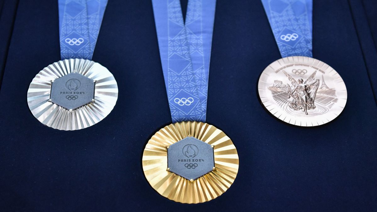 【パリ五輪】メダル中央にエッフェル塔の鉄片あしらわれる　メダルデザインの変遷