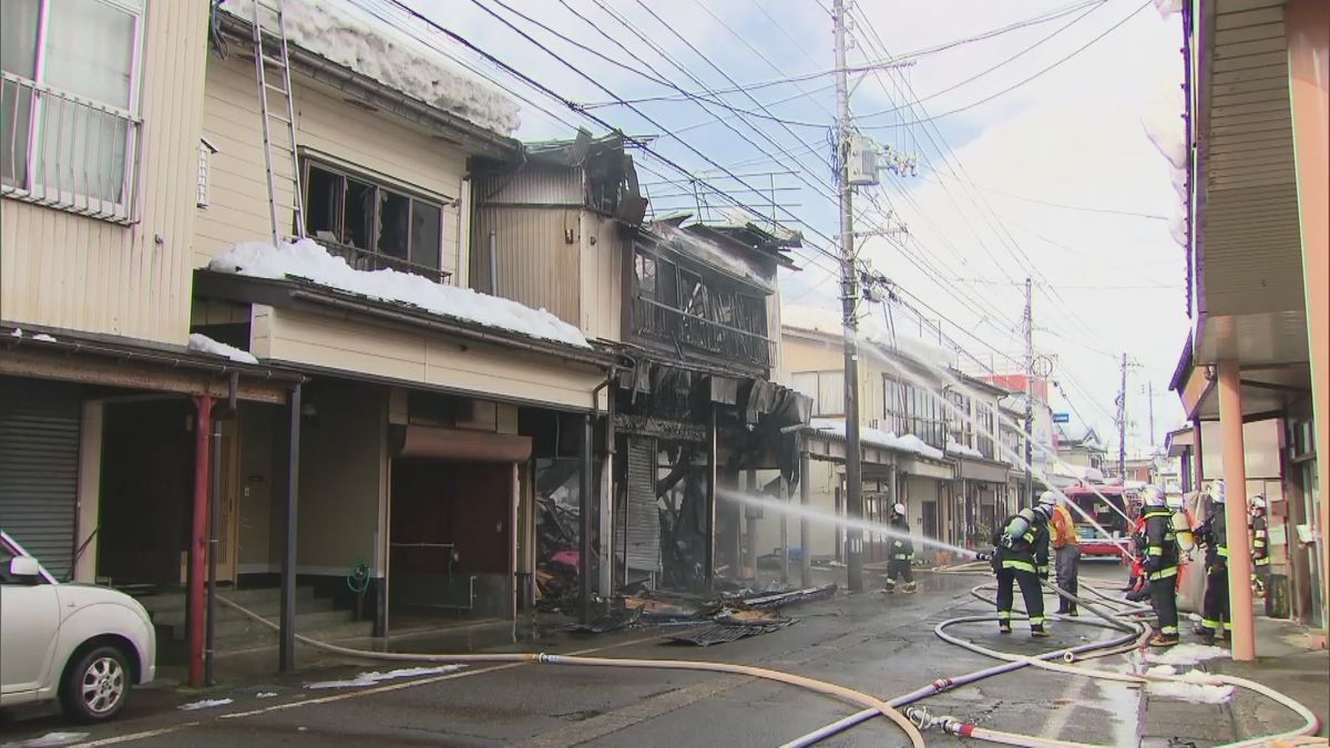 「黒煙が見える」住宅1棟燃える火事　焼け跡から1人の遺体見つかる　80代の住人男性と連絡取れず《新潟・魚沼市》