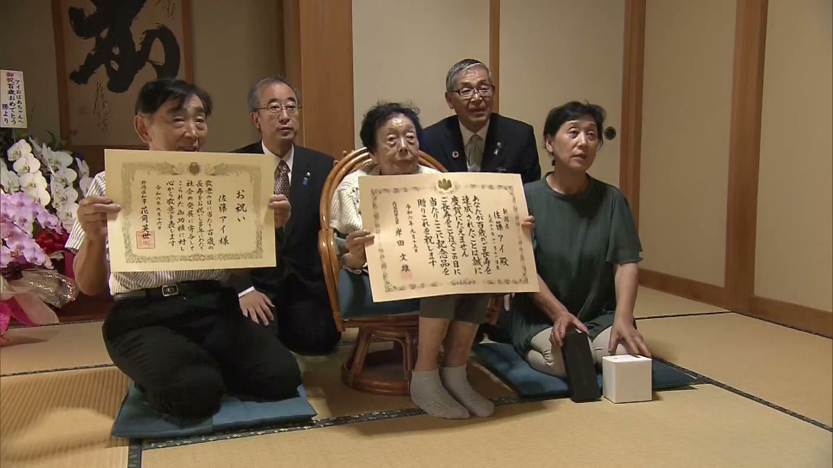 敬老の日　100歳以上は2427人　知事が100歳を迎える女性を訪問して長寿を祝う　《新潟》