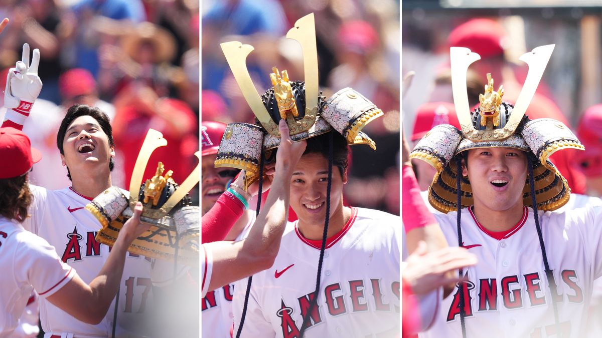 ホームラン後、兜をかぶって祝福されるエンゼルス・大谷翔平選手(写真:日刊スポーツ/アフロ)