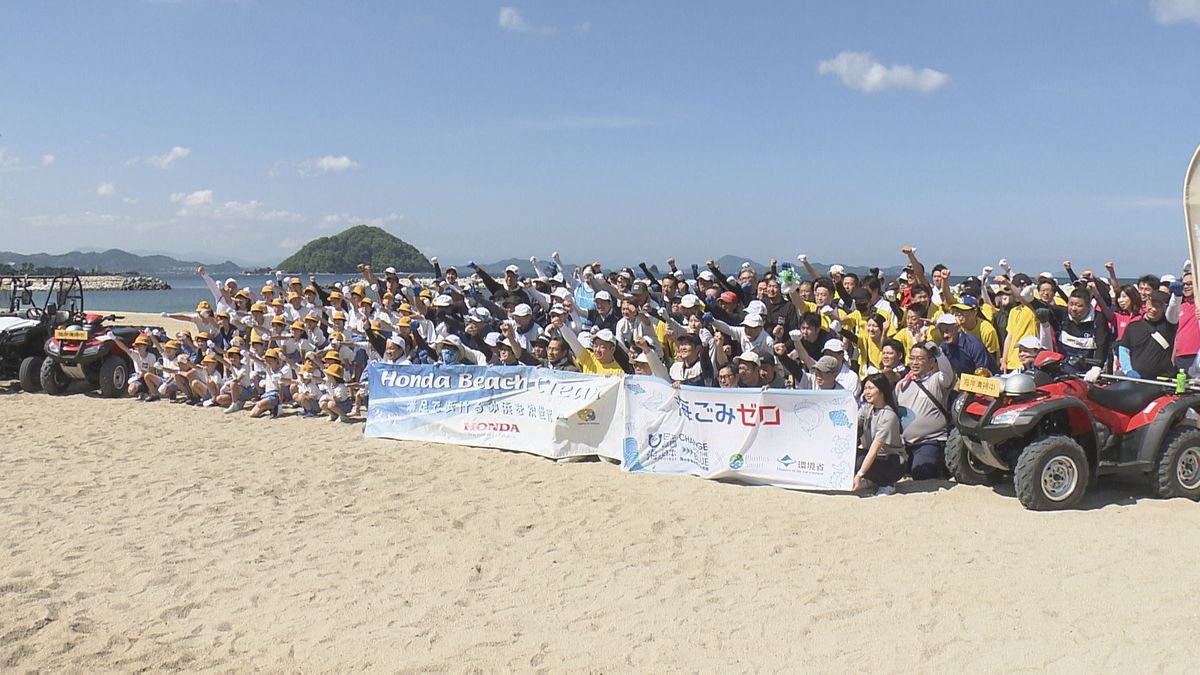 素足で歩ける砂浜を次世代に 松山市の海岸でボランティア清掃 ホンダ独自開発の「ビーチクリーナー」も登場