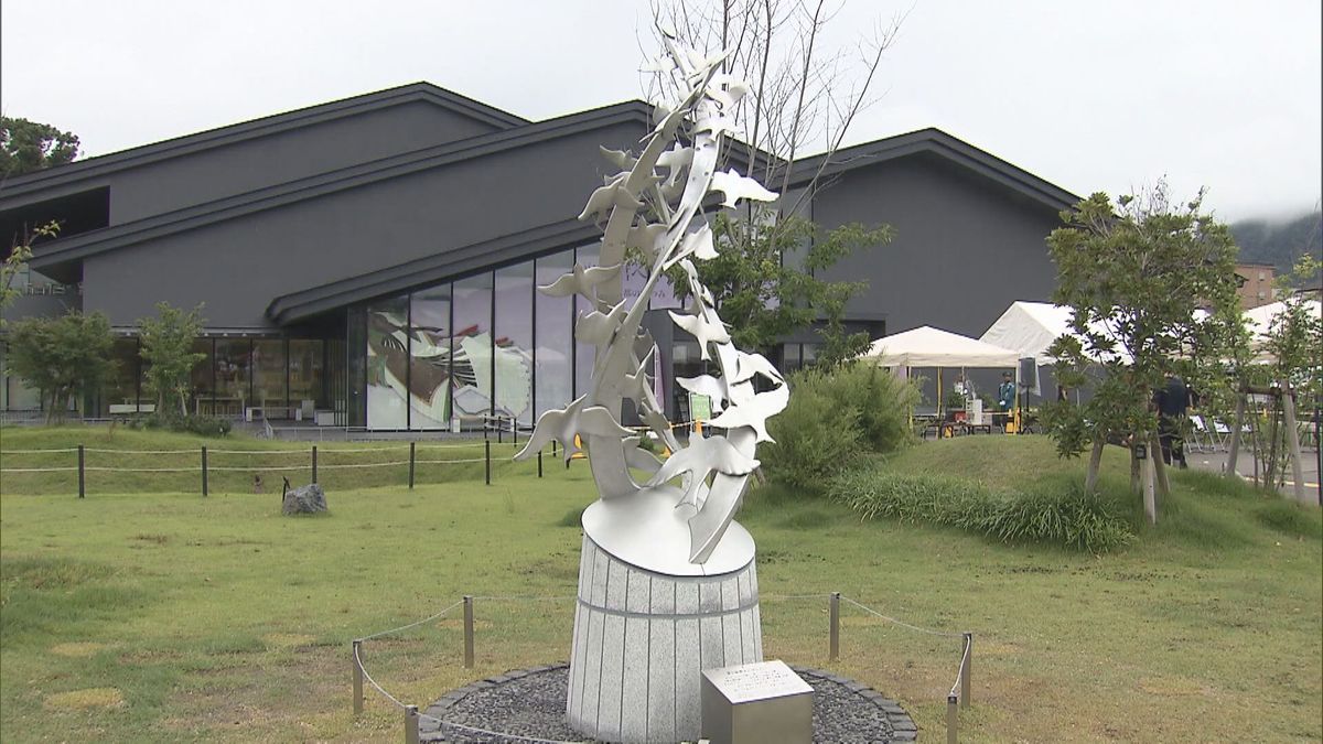 「志を繋ぐ碑」36人犠牲の京アニ放火殺人事件　後世に伝えるための碑が完成　情熱と技術は今も…