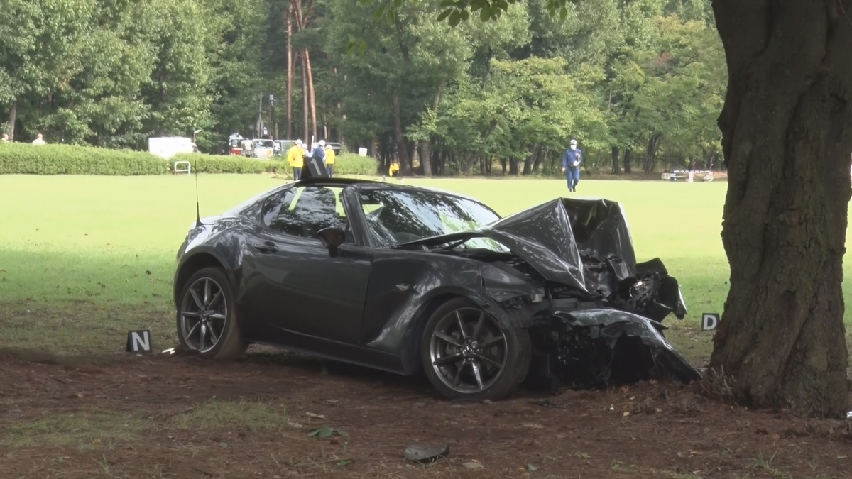 松本市の公園内の立ち木に車衝突　58歳の男性死亡　警察が病死も含め捜査