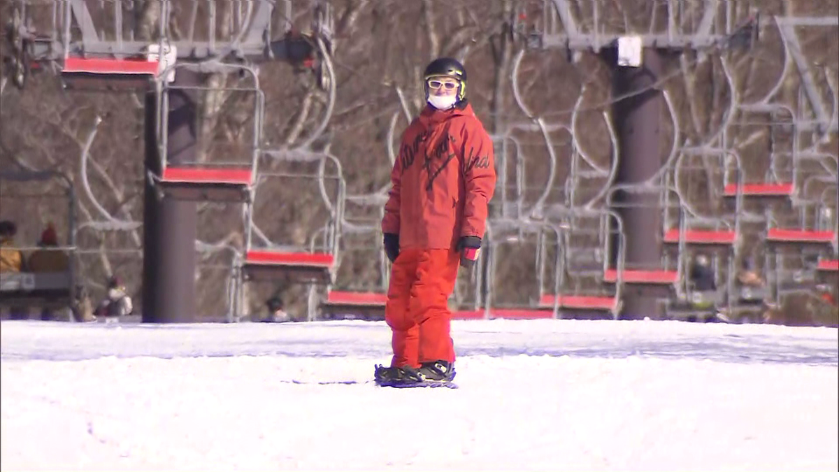 標高1250メートル群馬・沼田市のたんばらスキーパーク 寒気の影響で去年より1週間ほど早くスキー場オープン