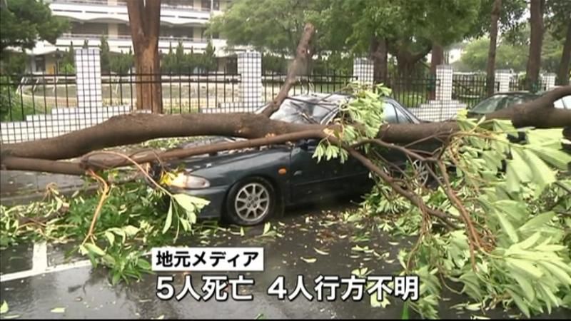 台風上陸の台湾　死者５人　停電２１７万戸