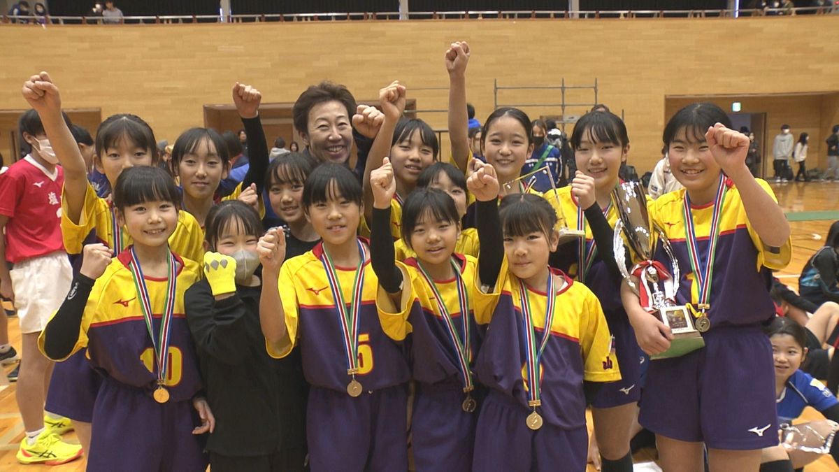 大里スポ少（甲府市）が小学生の部アベック優勝 中学男子は大激戦に 山梨県ジュニアバレーボール大会