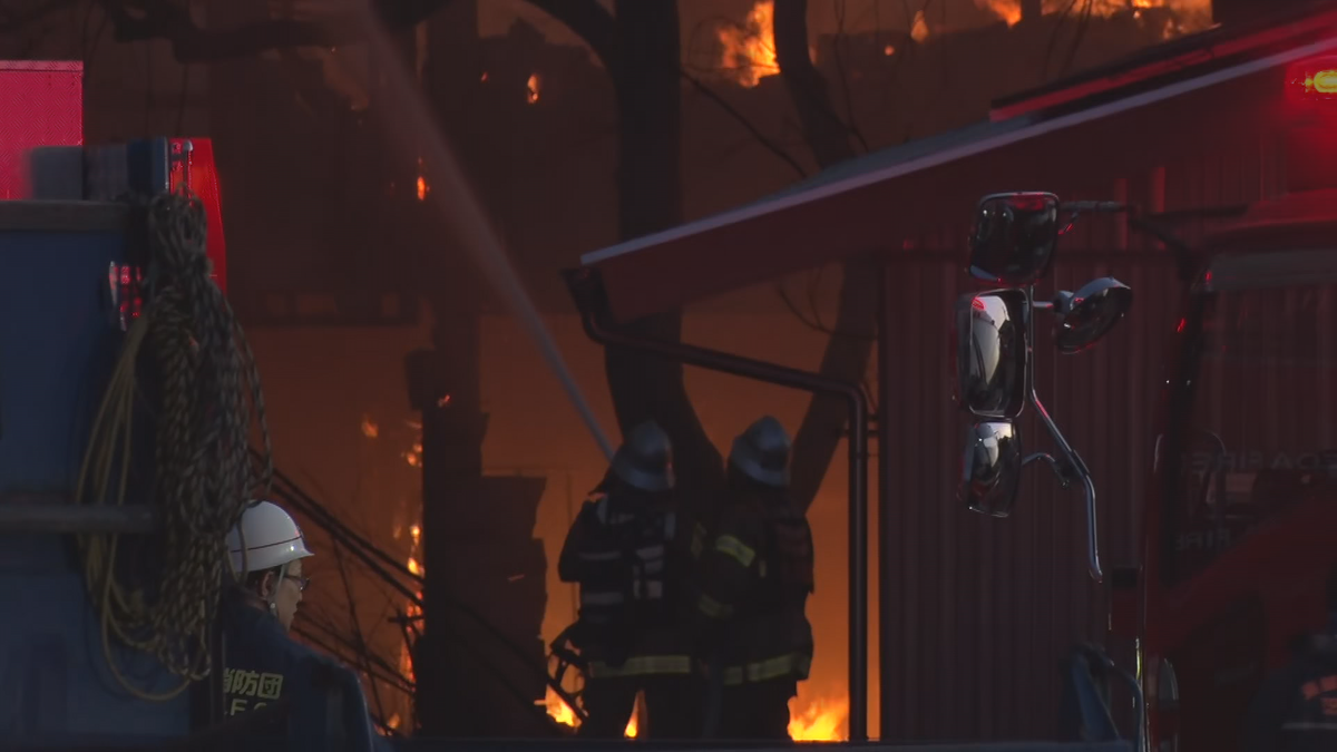 【速報】東御市で建物火災 ３棟に延焼か 消火活動中　駒ケ根市でも火事 山林に延焼か