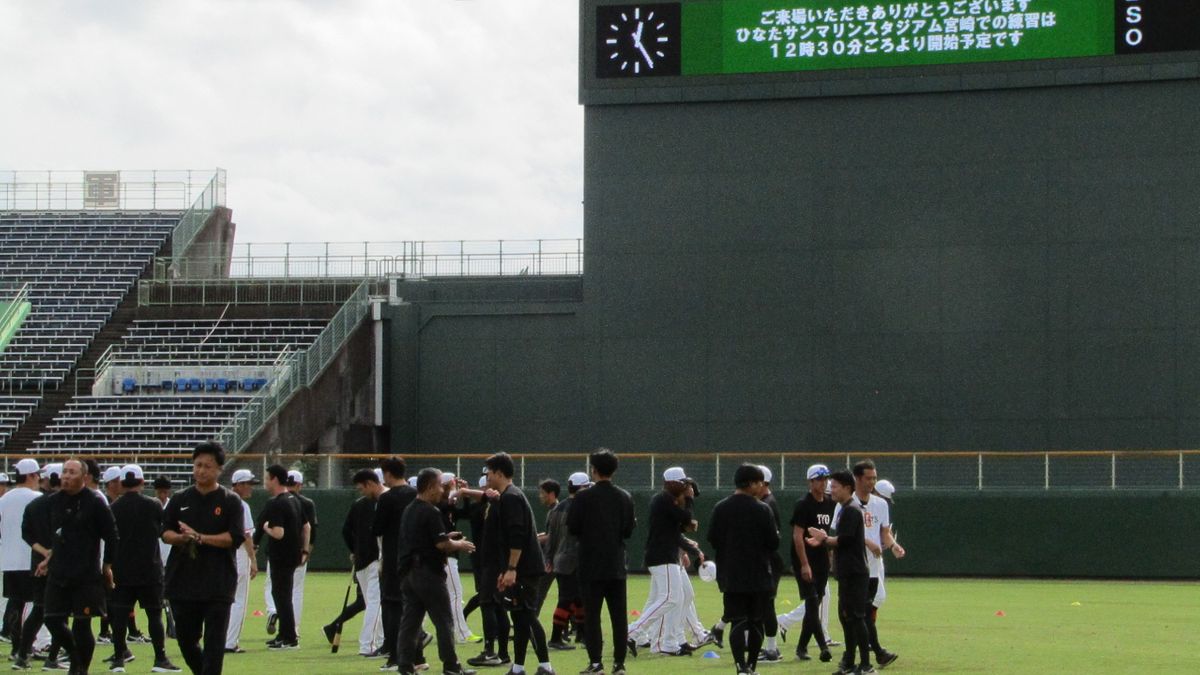 【巨人】午後0時半全体練習開始　キャンプでは珍しいスタートも　“ジャイアンツタイム”で5分早めに開始