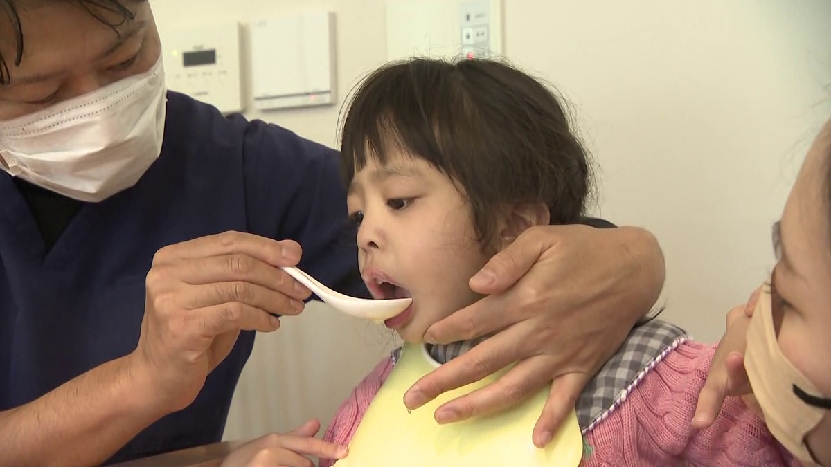 ご飯を口から食べる練習も！