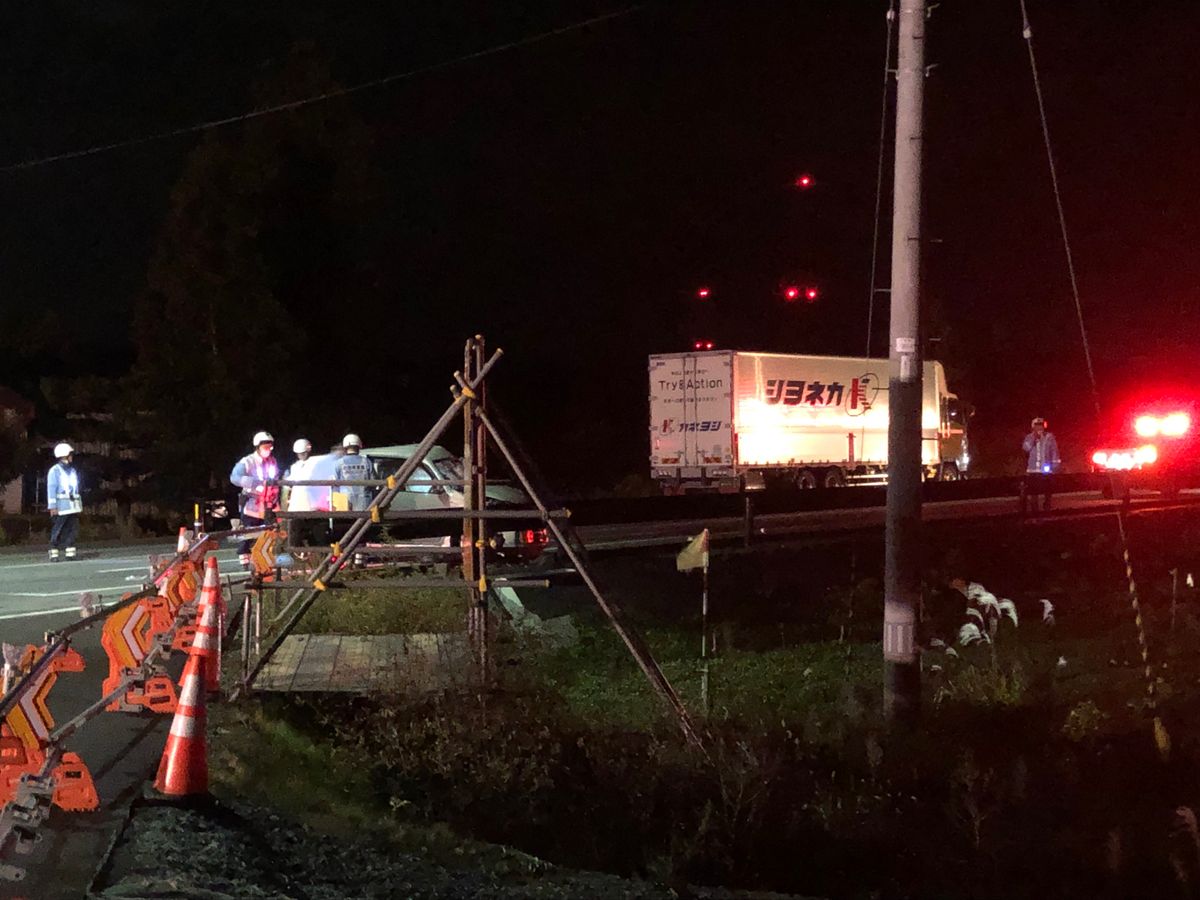 長井市で2人が死亡した事故　現場の交差点は開通半年で複数件の事故発生　新たな標識追加も