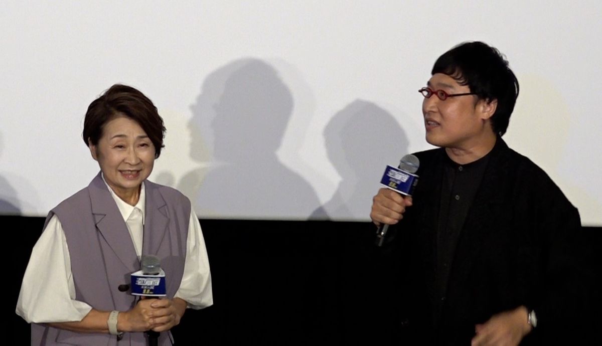 （左から）一龍斎春水さん、山里亮太さん