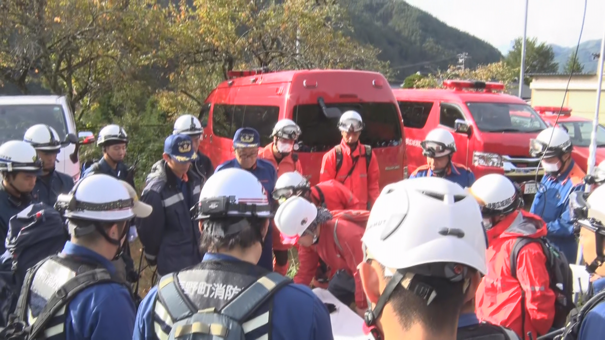 キノコ採り遭難相次ぐ　辰野町で遭難の85歳男性は自力下山　大町市の80歳男性の捜索続く　単独行動避け　急な斜面に入らないように呼び掛け