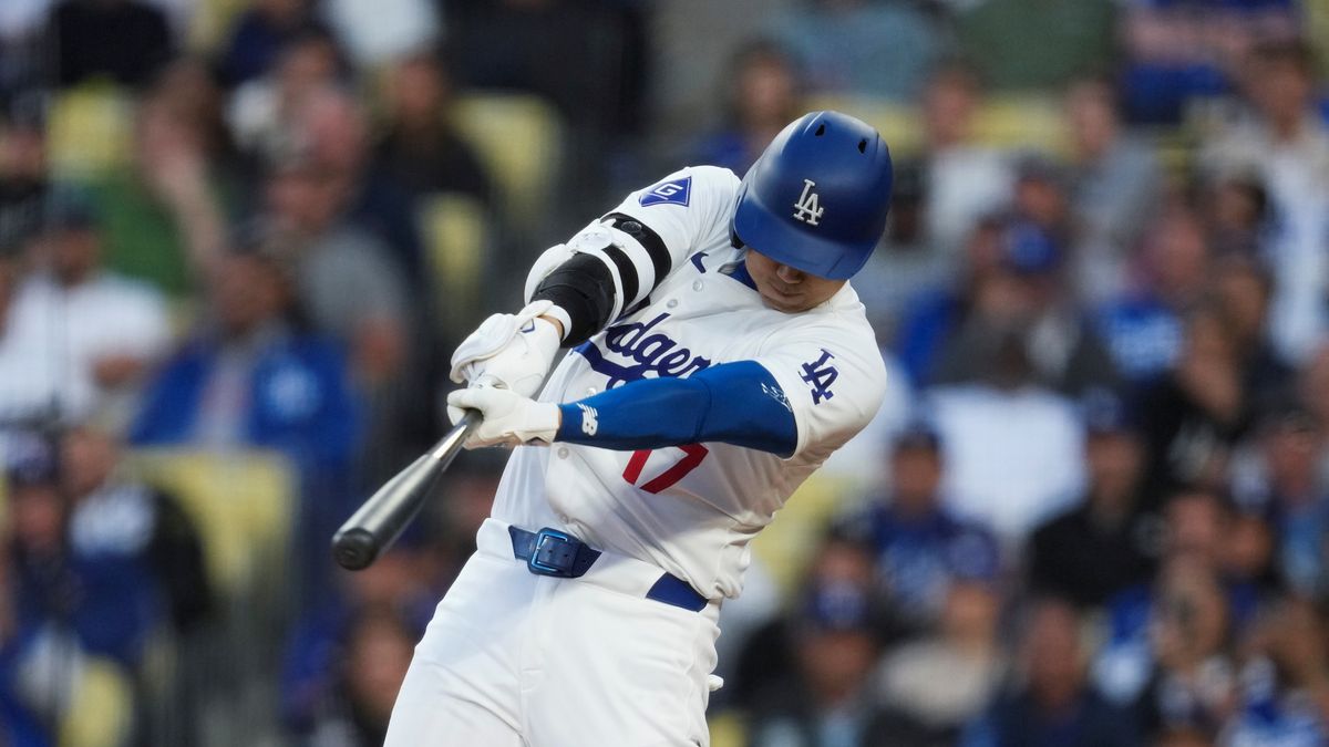 完璧にボールをとらえ第11号HRを放った大谷翔平選手（写真：AP/アフロ）