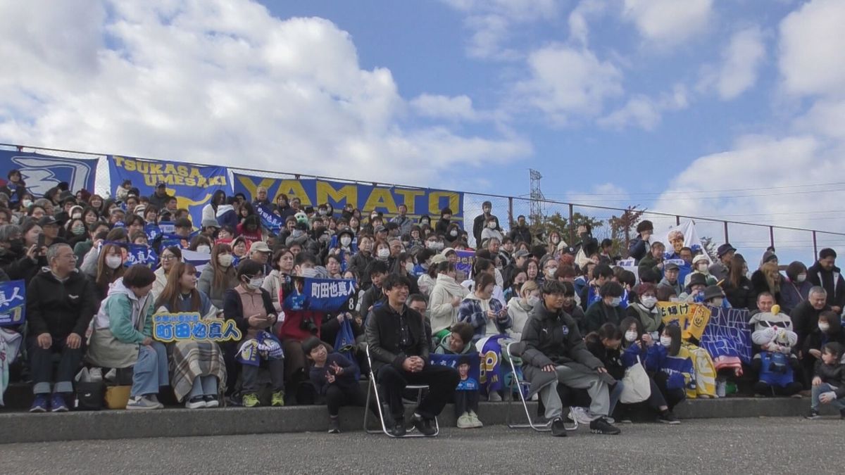 大分トリニータ梅崎司選手・町田也真人選手　500人のサポーターと最後の交流「監督目指して頑張る」