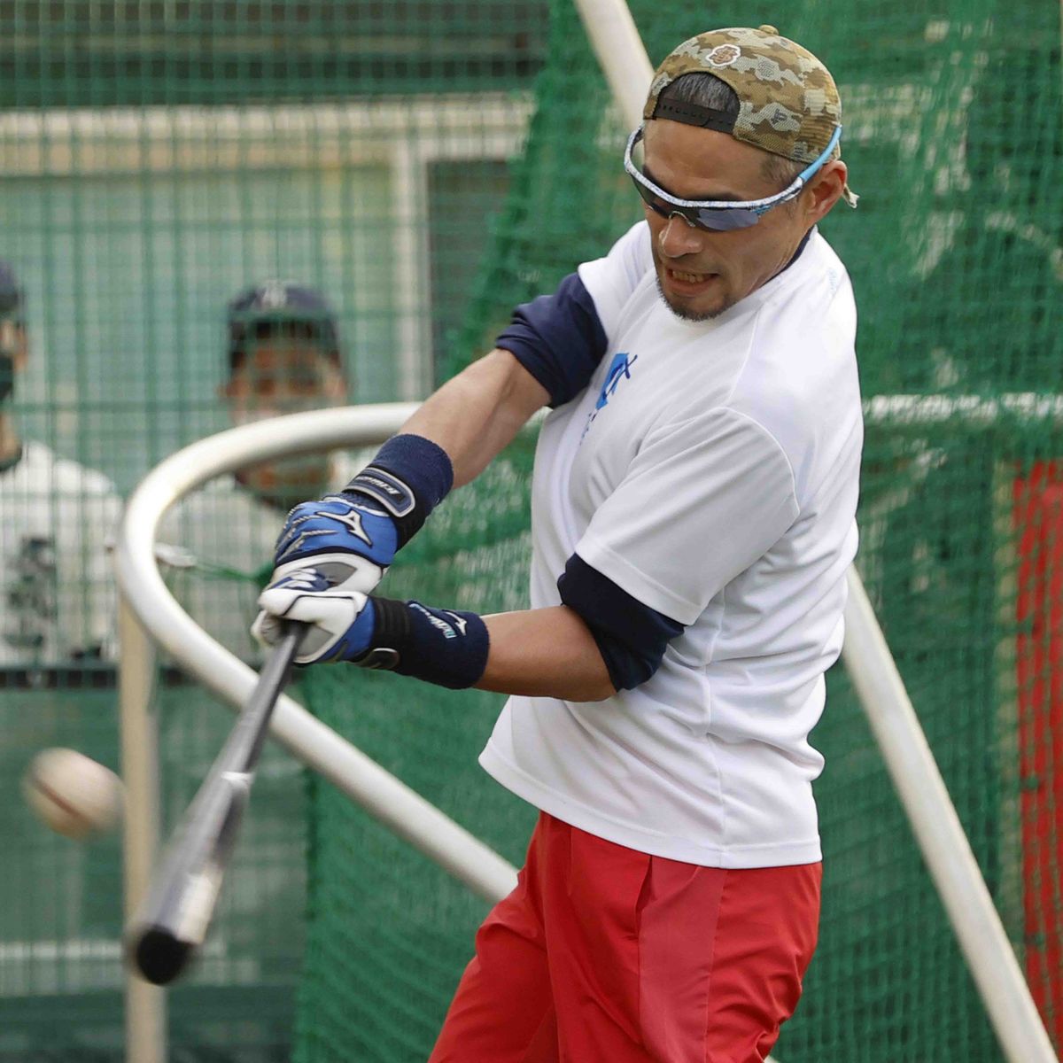 安打製造機・イチロー氏の鋭い打球に歓声