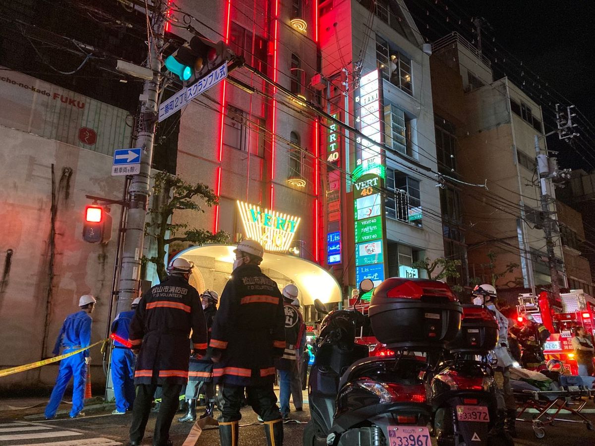 金曜日の夜…松山市中心部で火災　けが人なしも現場一時騒然【愛媛】