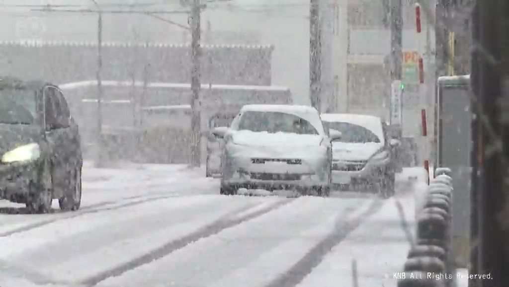 “冬型”で平野部も積雪　13日の富山県　14日朝は冷え込み厳しく