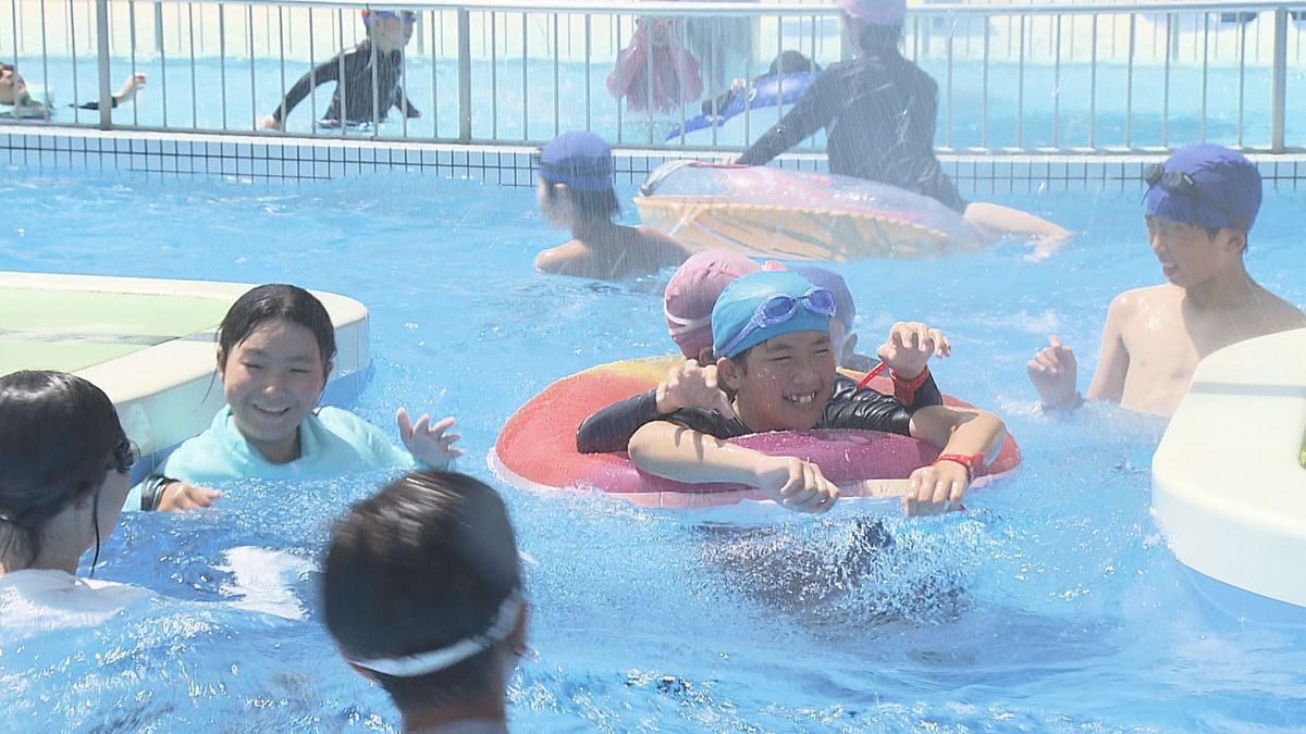 夏休みがスタート！松山は最高気温35.0℃の猛暑日に プールは子どもたちで賑わう