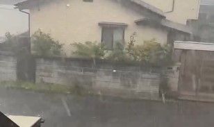 【動画】空から激しく打ちつけ、屋根にぶつかり道路へ…白河市で雹か　福島
