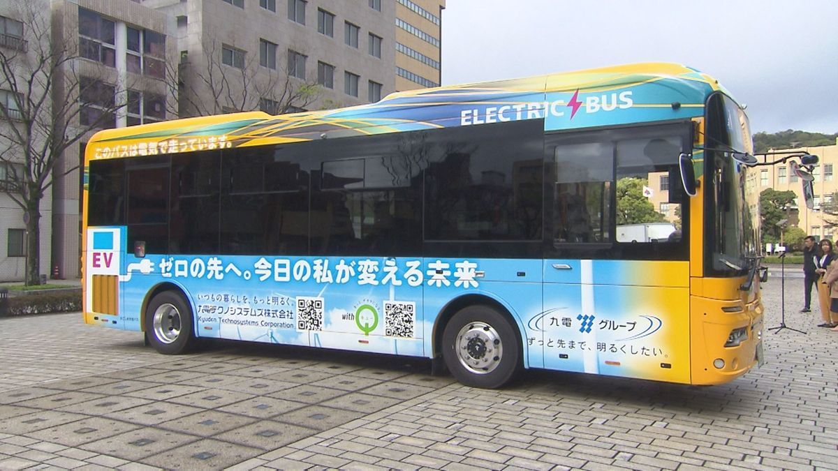 二酸化炭素削減へ「EVバス」運行開始式　災害発生時には電力源として期待　各座席にはUSBポートも