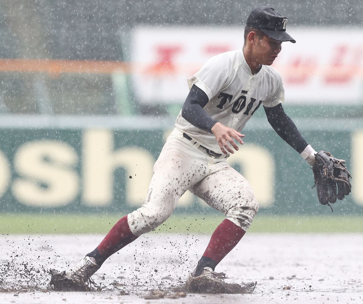 豪雨の甲子園　大阪桐蔭が降雨コールド勝ち