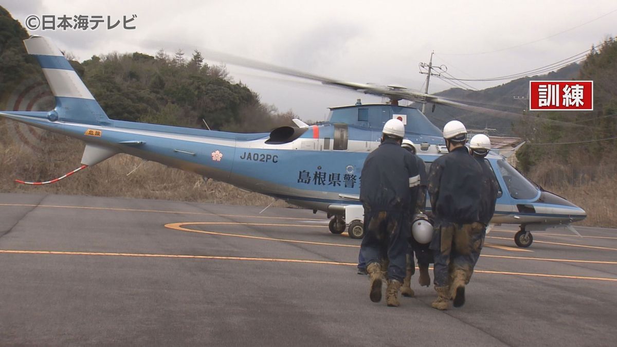 最大震度6弱の地震で土砂崩れ、車両が巻き込まれた想定…　警察や消防が連携し合同訓練　十分な救助器具がそろわない場合も考慮　島根県松江市