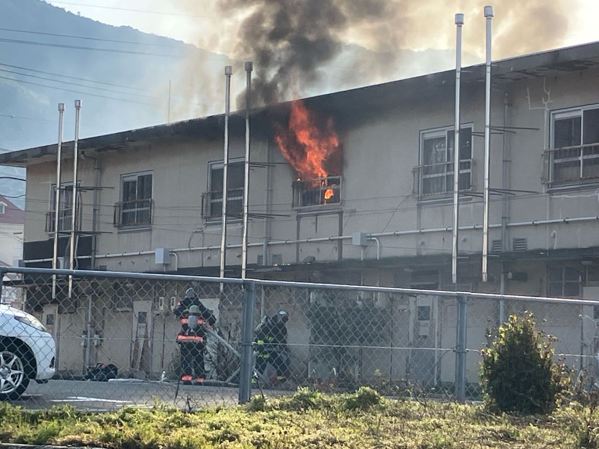 防府市の集合住宅で火事　けが人なし